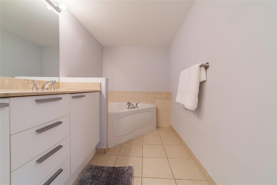 16699 Collins #4201, Sunny Isles Beach FL 33160