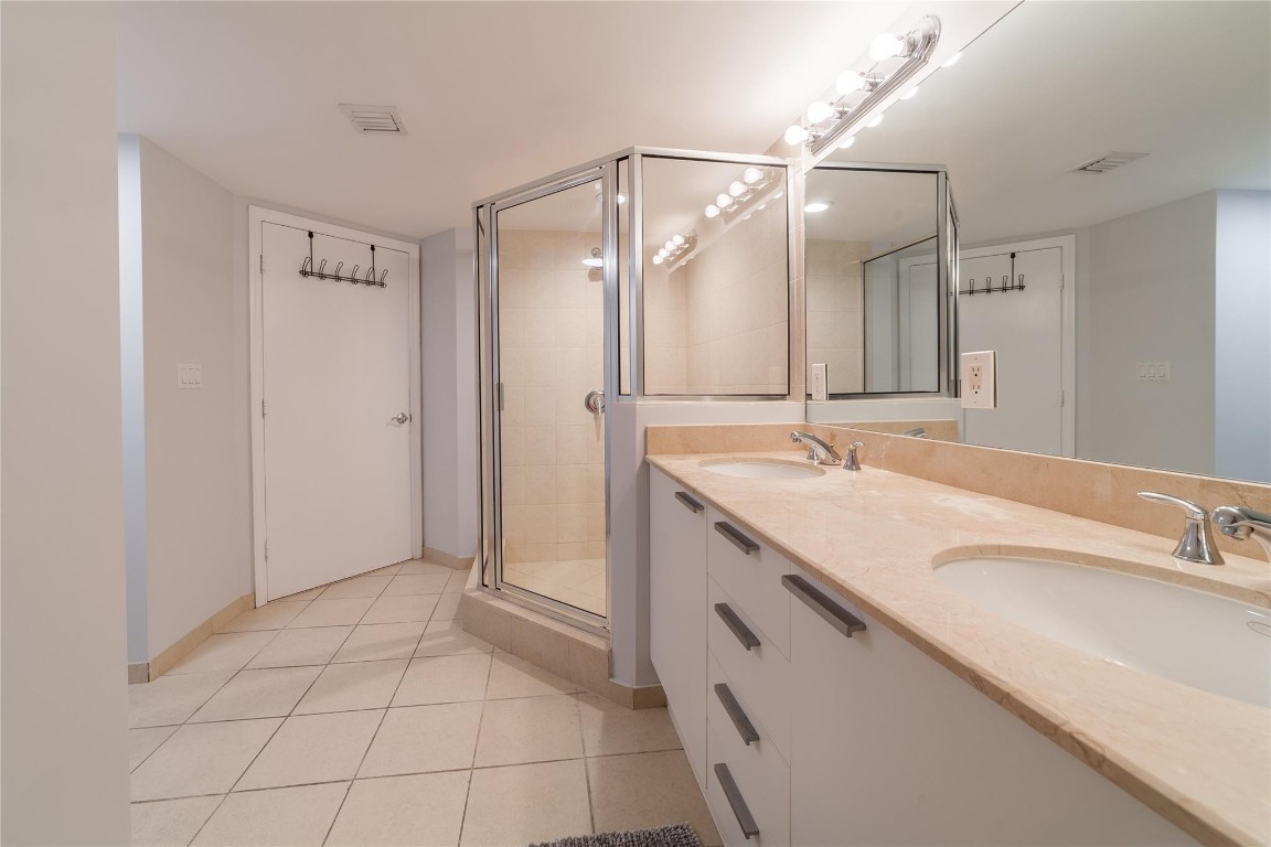 16699 Collins #4201, Sunny Isles Beach FL 33160