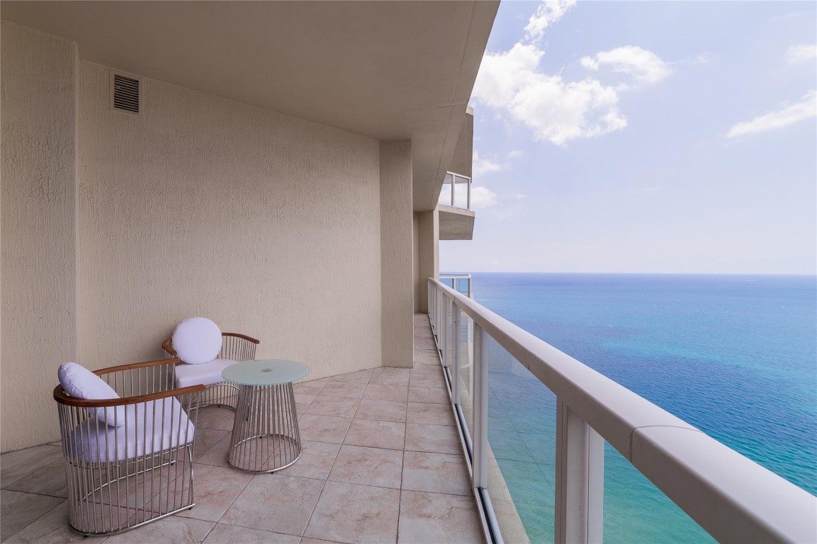 16699 Collins #4201, Sunny Isles Beach FL 33160