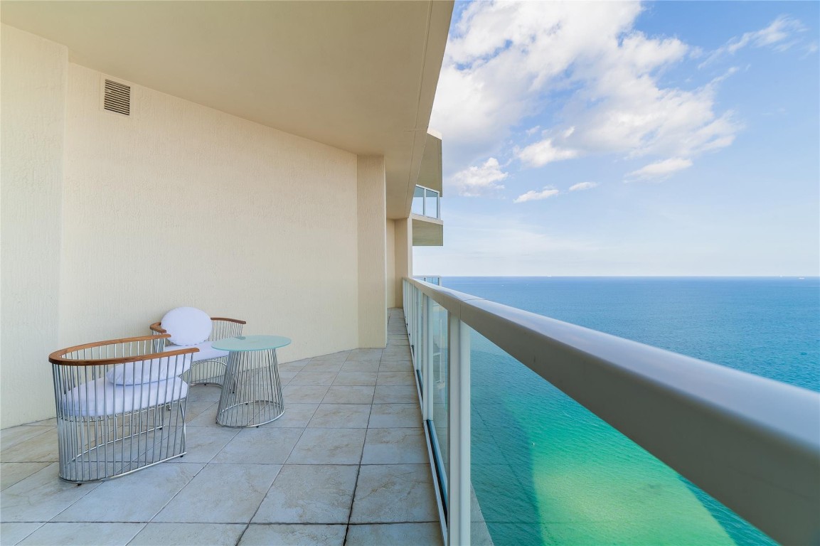 16699 Collins #4201, Sunny Isles Beach FL 33160