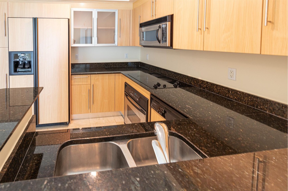 335 S Biscayne #2400, Miami FL 33131