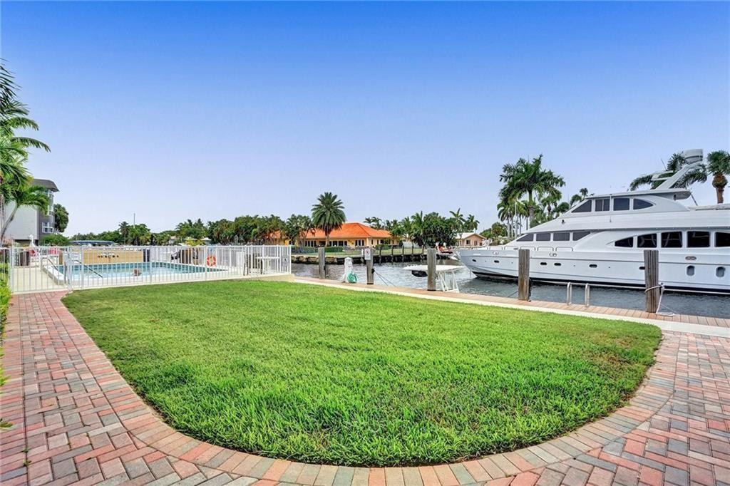 3111 NE 51st #305, Fort Lauderdale FL 33308