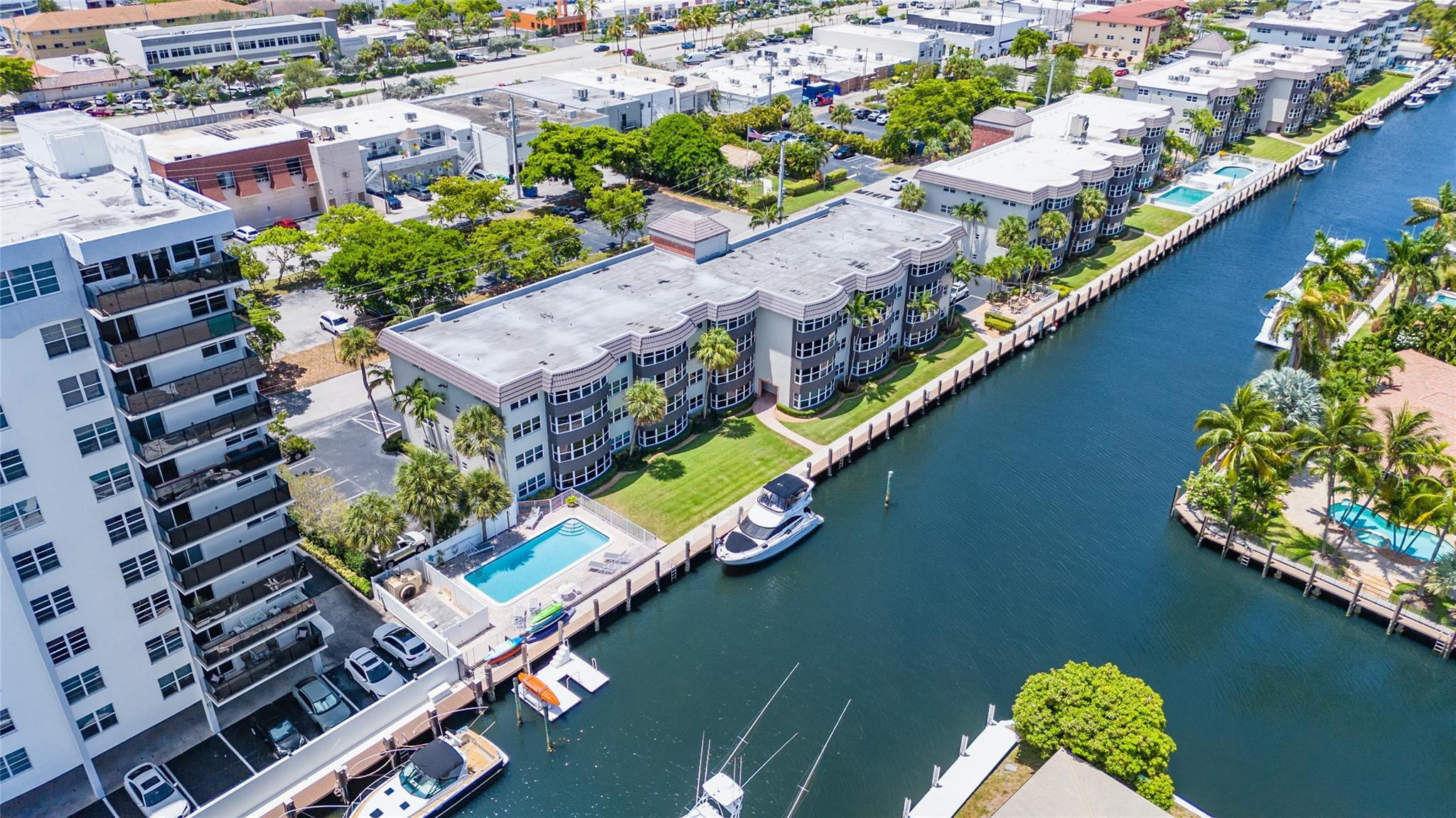 3111 NE 51st #305, Fort Lauderdale FL 33308