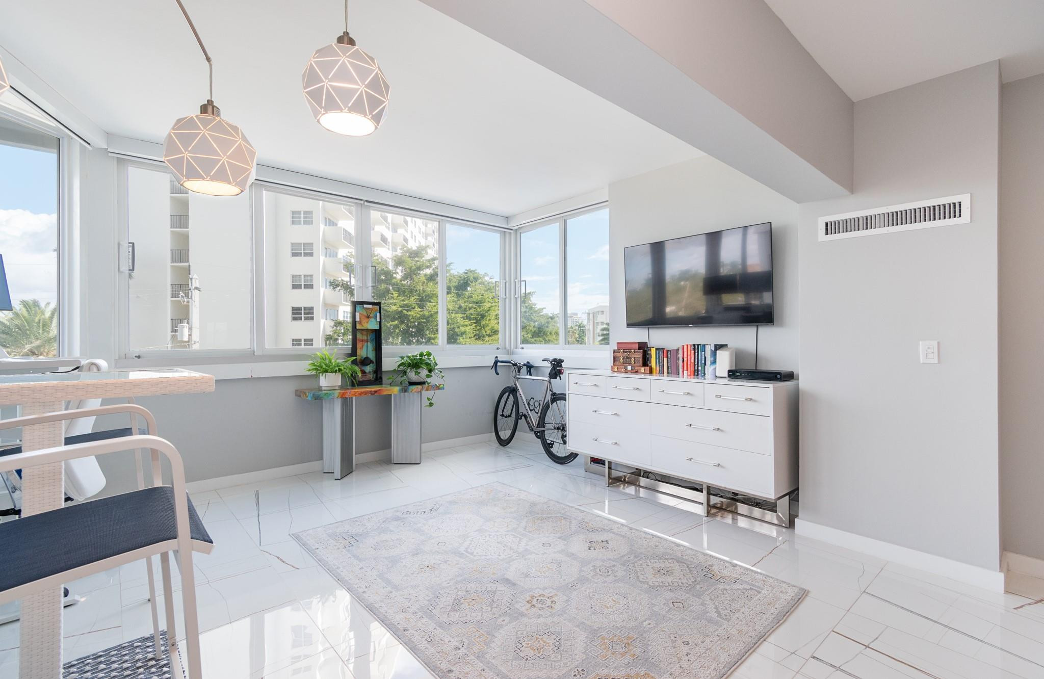 333 Sunset #105, Fort Lauderdale FL 33301