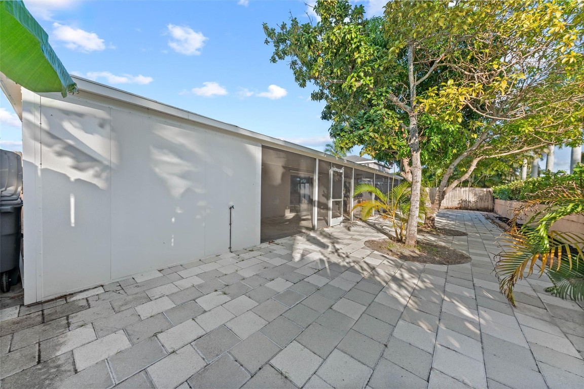 9918 Moss Pond, Boca Raton FL 33496