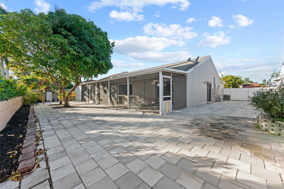 9918 Moss Pond, Boca Raton FL 33496