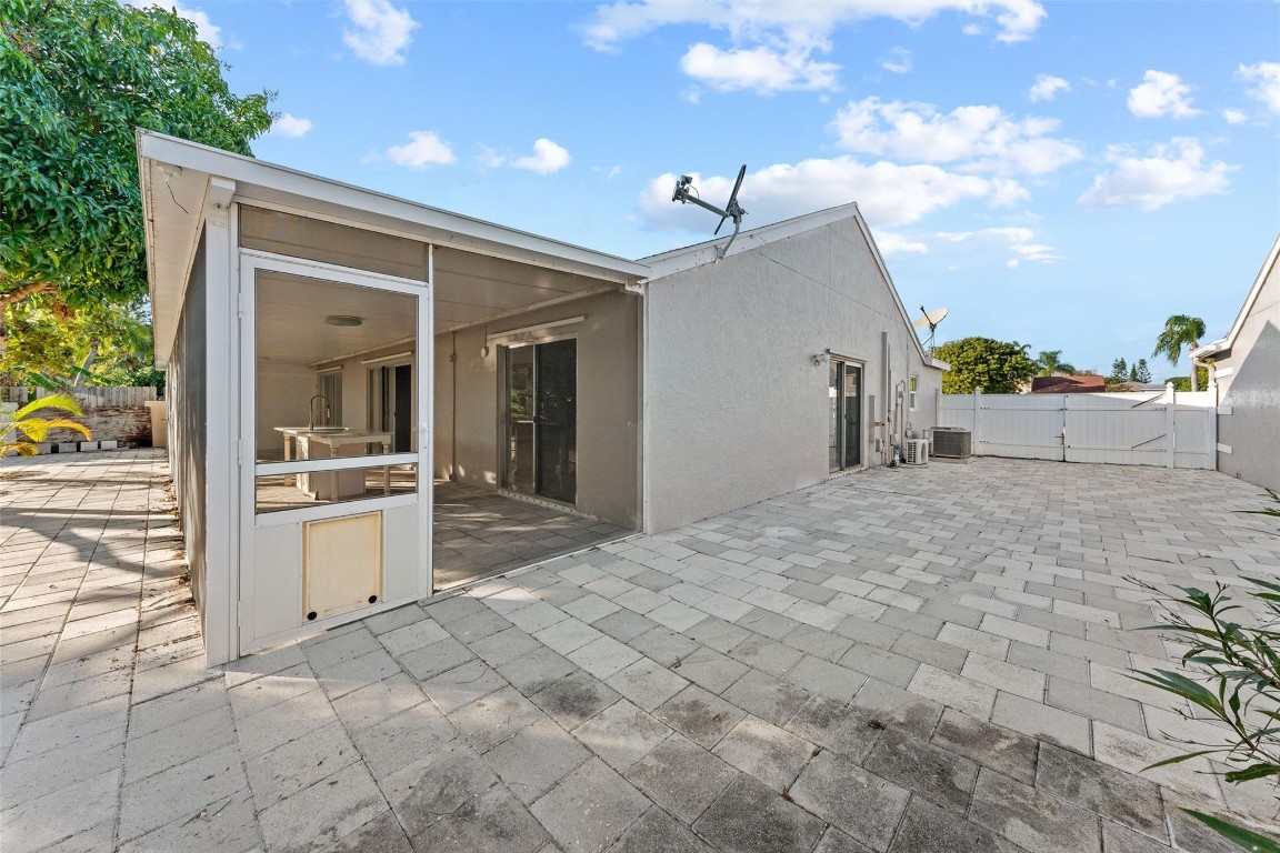 9918 Moss Pond, Boca Raton FL 33496