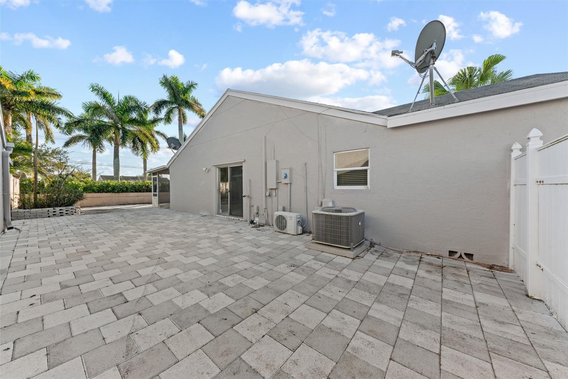 9918 Moss Pond, Boca Raton FL 33496