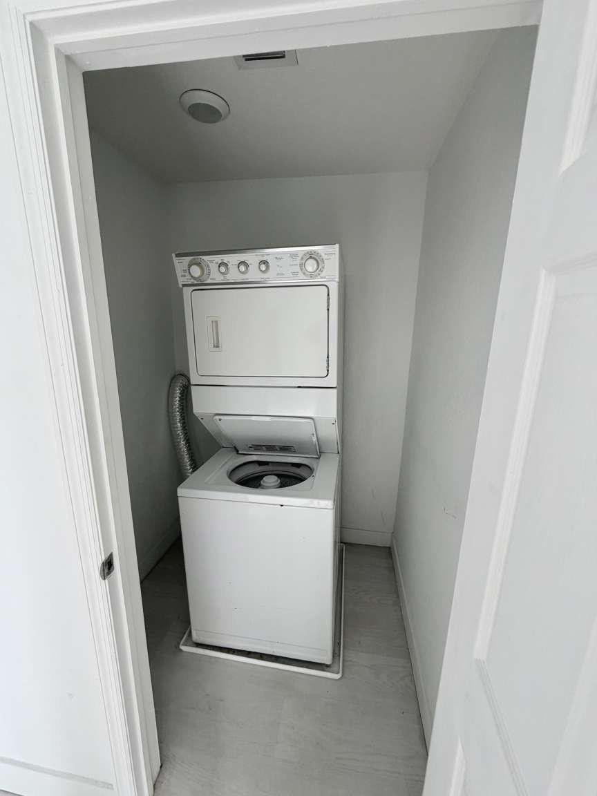 7516 NE 1st #302, Miami FL 33138