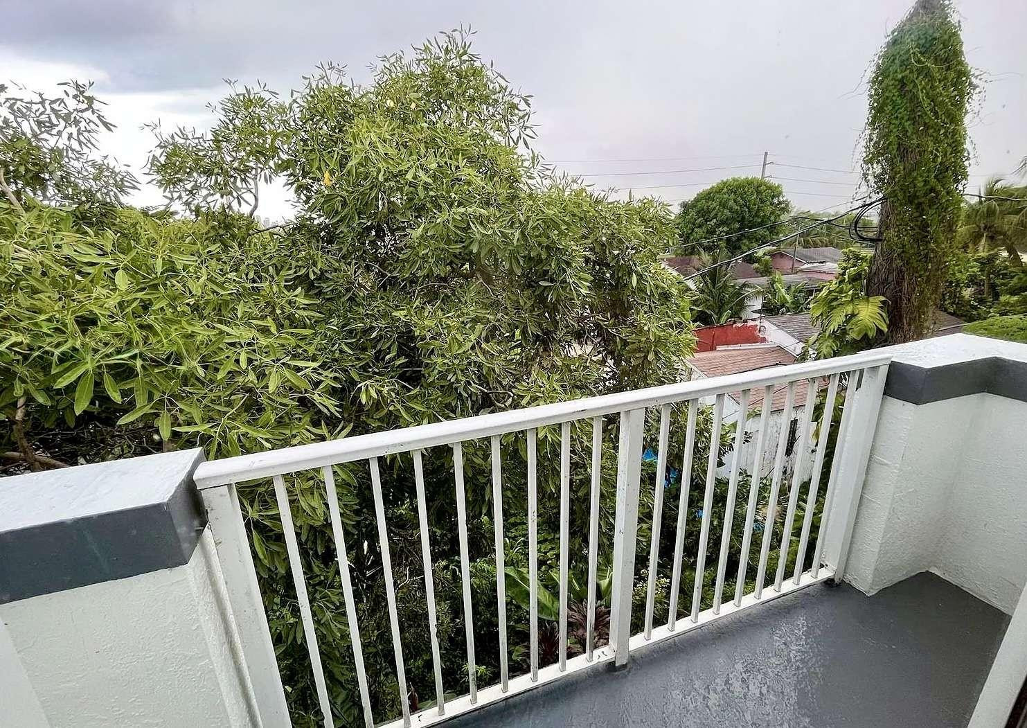 7516 NE 1st #302, Miami FL 33138