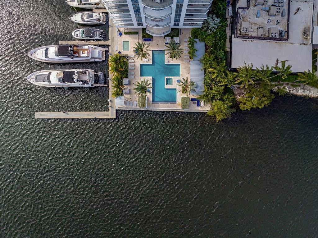 17301 Biscayne #Ph 7, Aventura FL 33160