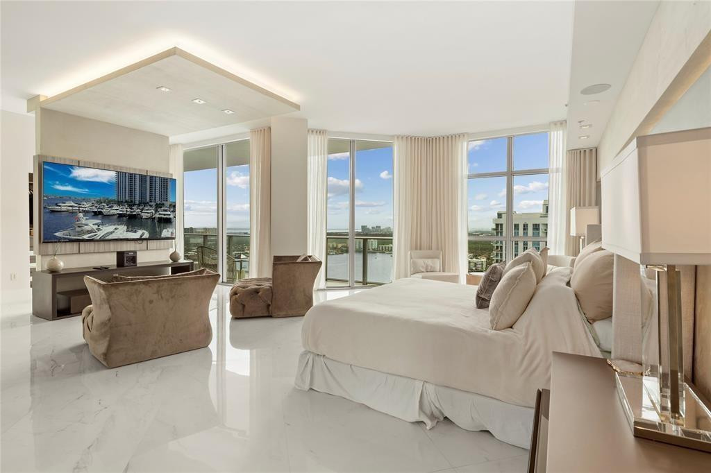 17301 Biscayne #Ph 7, Aventura FL 33160