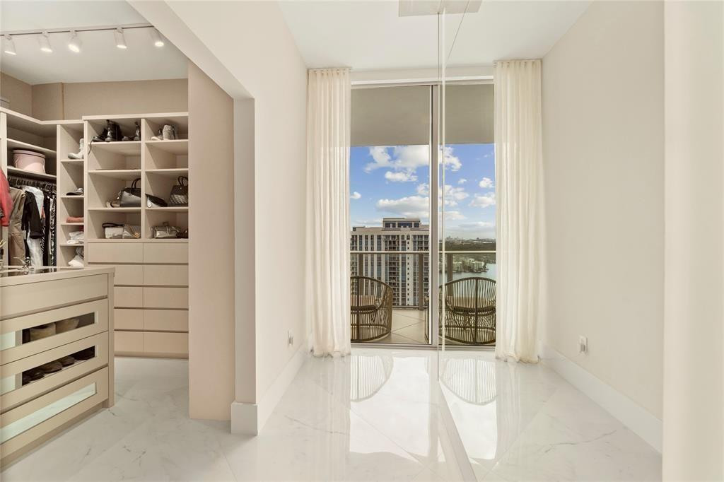 17301 Biscayne #Ph 7, Aventura FL 33160