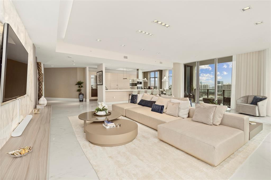 17301 Biscayne #Ph 7, Aventura FL 33160