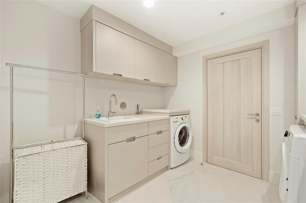 17301 Biscayne #Ph 7, Aventura FL 33160