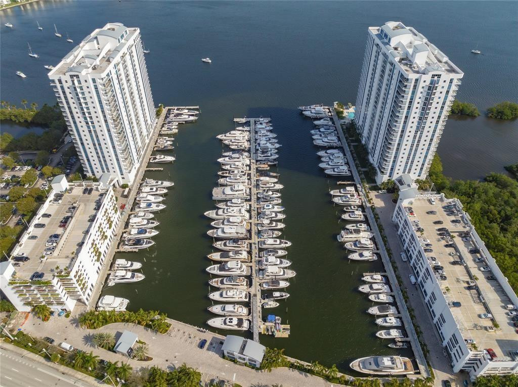 17301 Biscayne #Ph 7, Aventura FL 33160