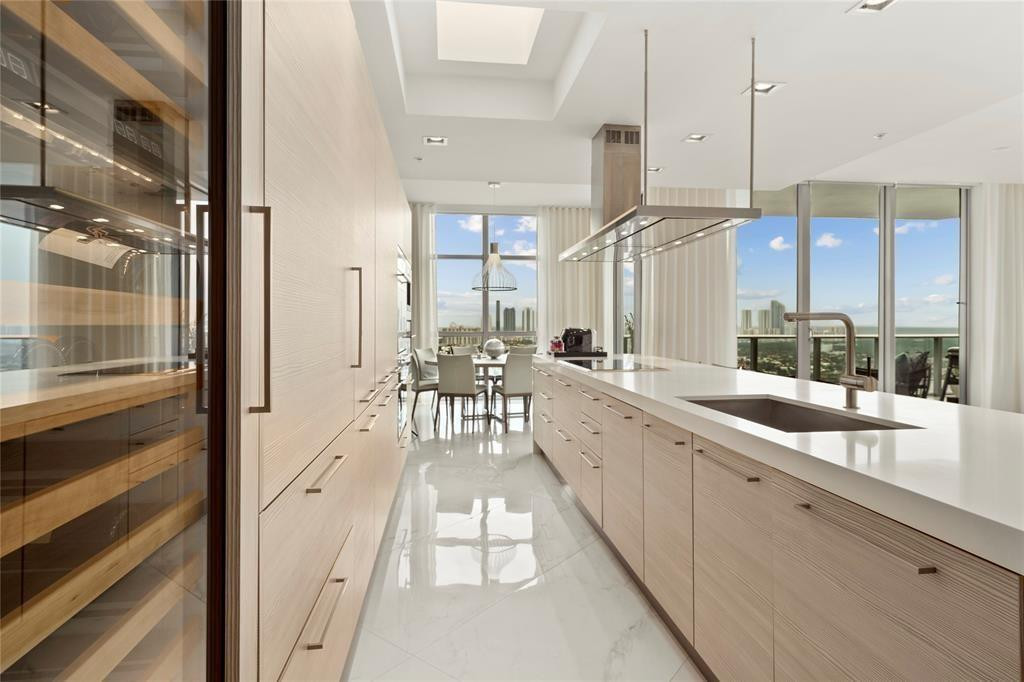 17301 Biscayne #Ph 7, Aventura FL 33160