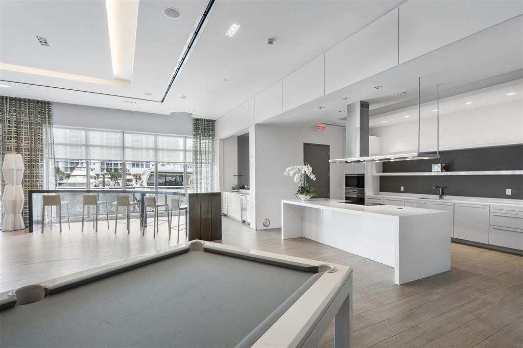 17301 Biscayne #Ph 7, Aventura FL 33160