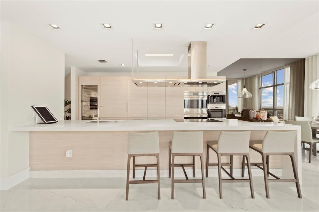 17301 Biscayne #Ph 7, Aventura FL 33160