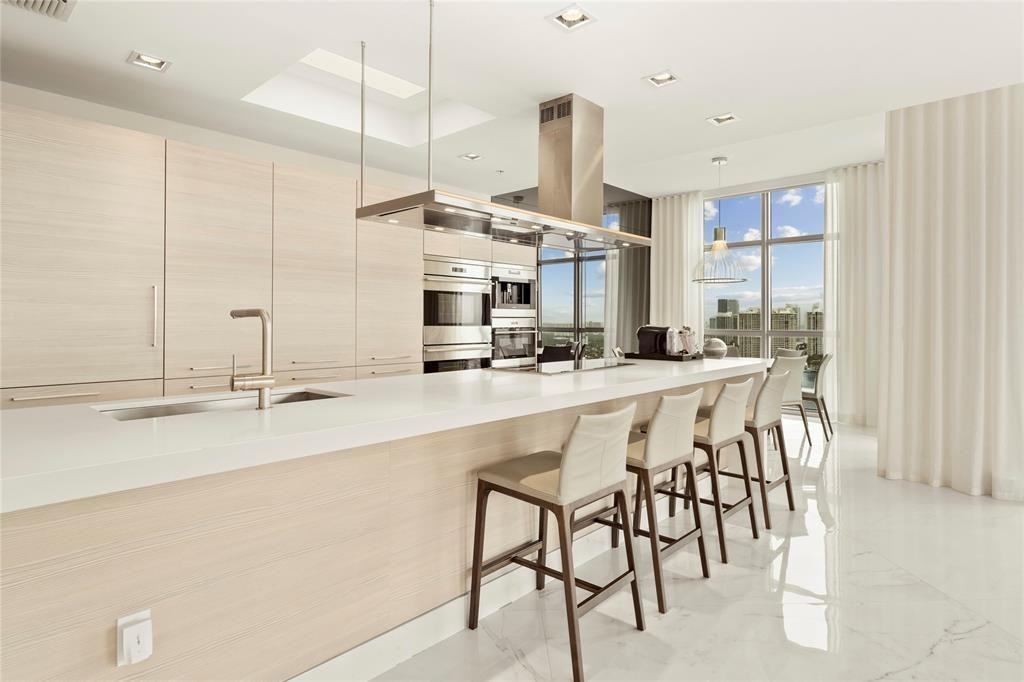 17301 Biscayne #Ph 7, Aventura FL 33160