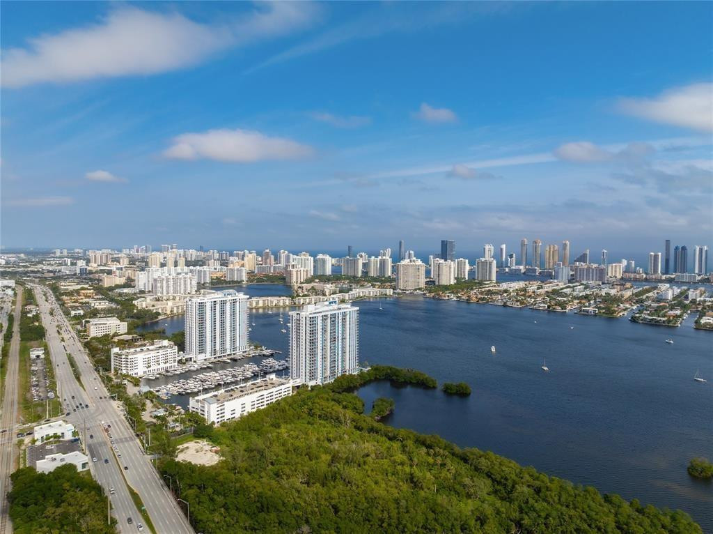 17301 Biscayne #Ph 7, Aventura FL 33160