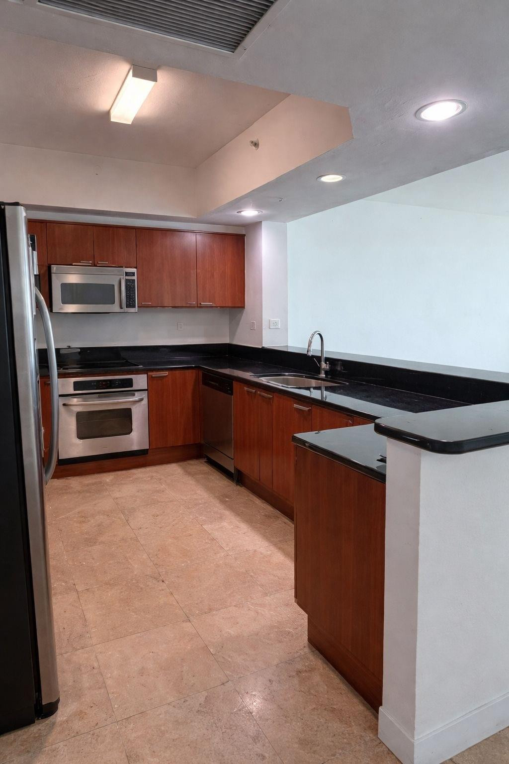 14951 Royal Oaks #1607, North Miami FL 33181