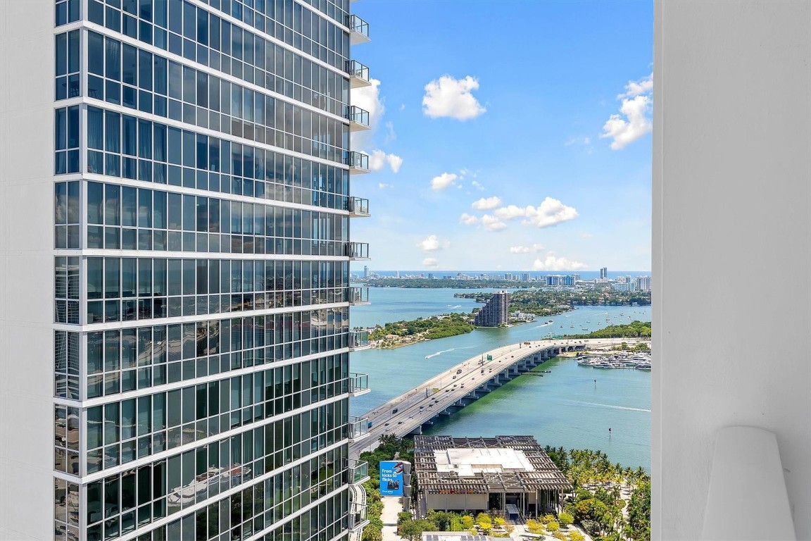1040 Biscayne #3906, Miami FL 33132