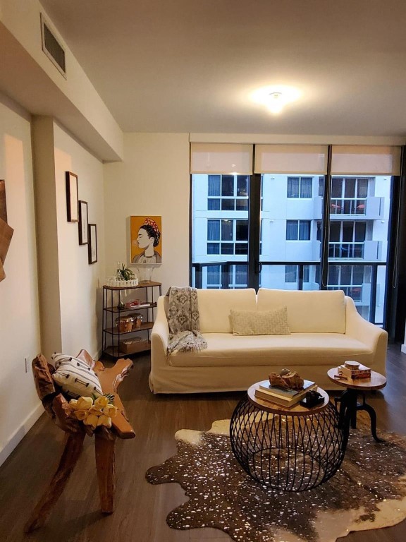 201 SW 17th #704, Miami FL 33129