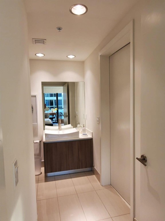 201 SW 17th #704, Miami FL 33129