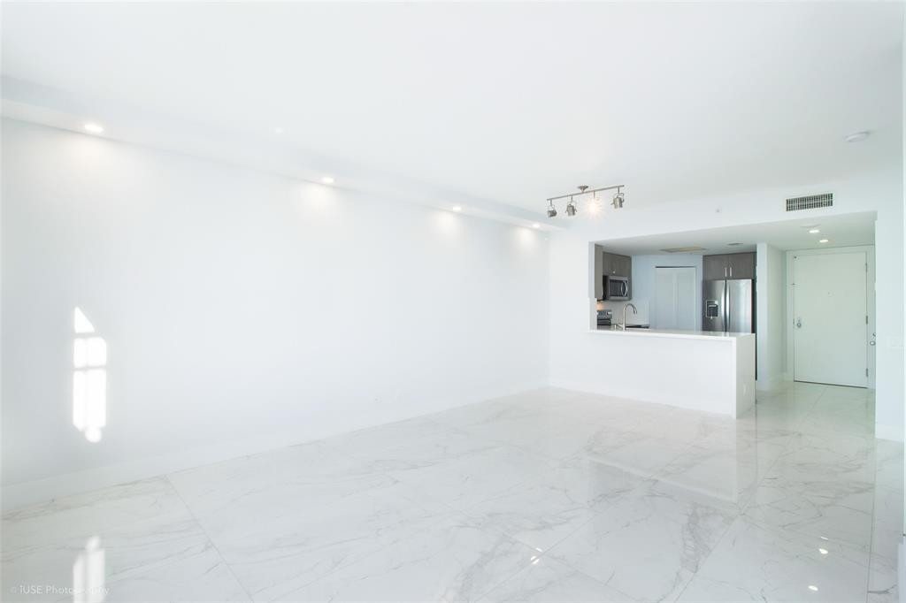 701 Brickell Key #2501, Miami FL 33131