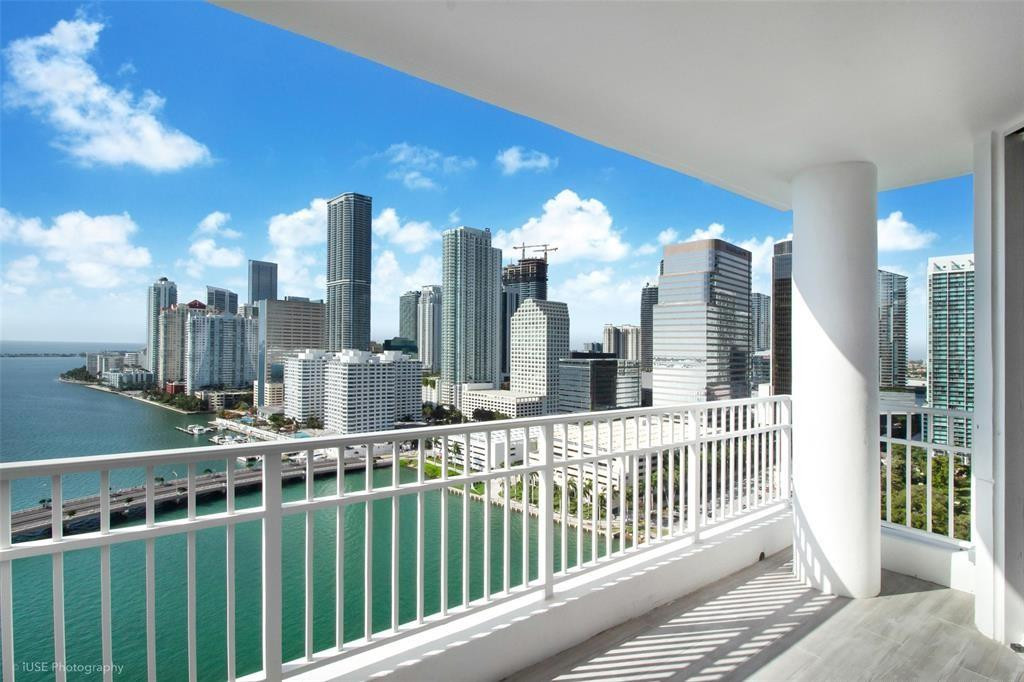 701 Brickell Key #2501, Miami FL 33131