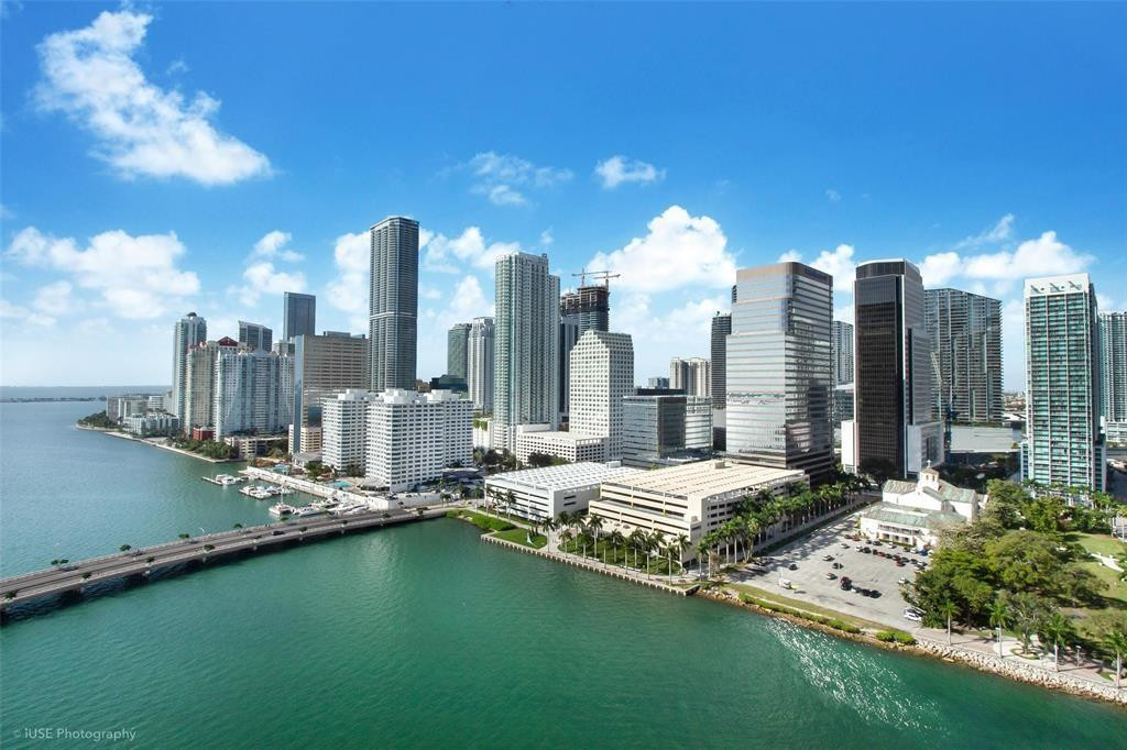 701 Brickell Key #2501, Miami FL 33131