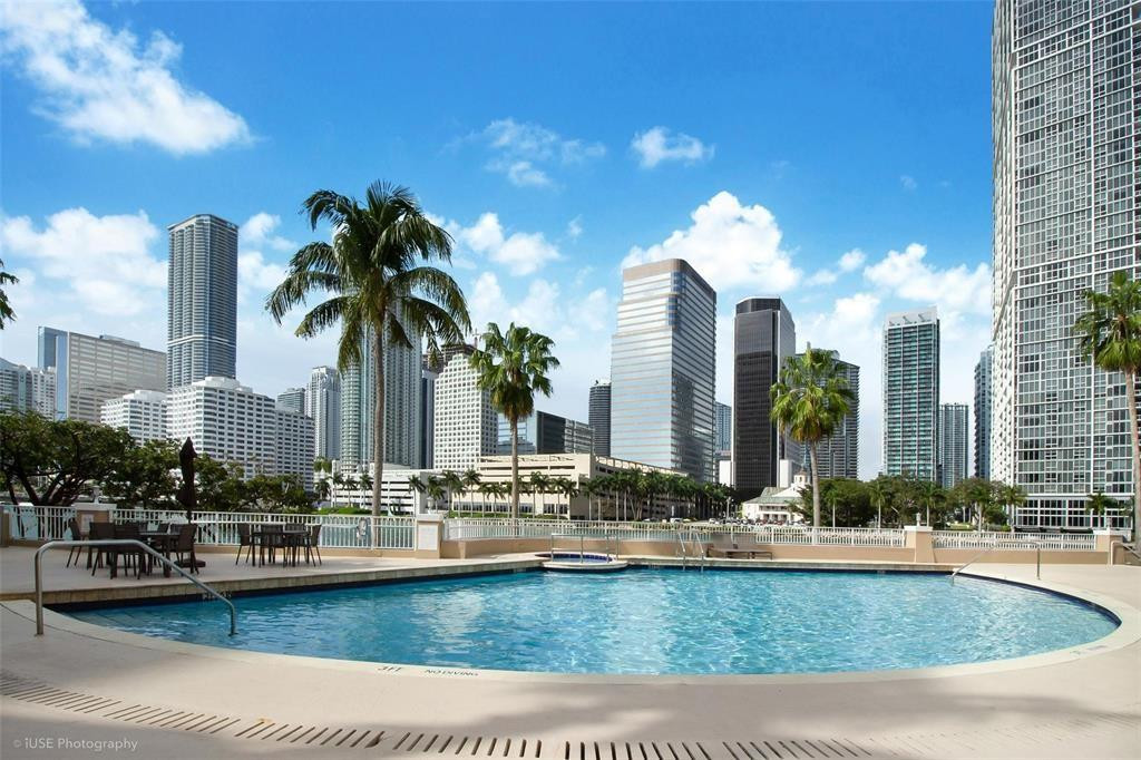 701 Brickell Key #2501, Miami FL 33131