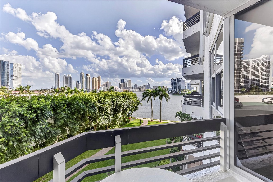 3530 Mystic Pointe #512, Aventura FL 33180