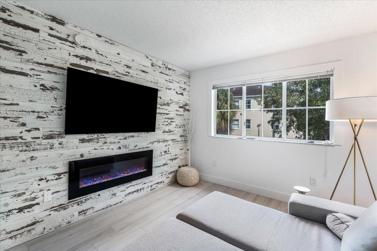 2452 Centergate #202, Miramar FL 33025