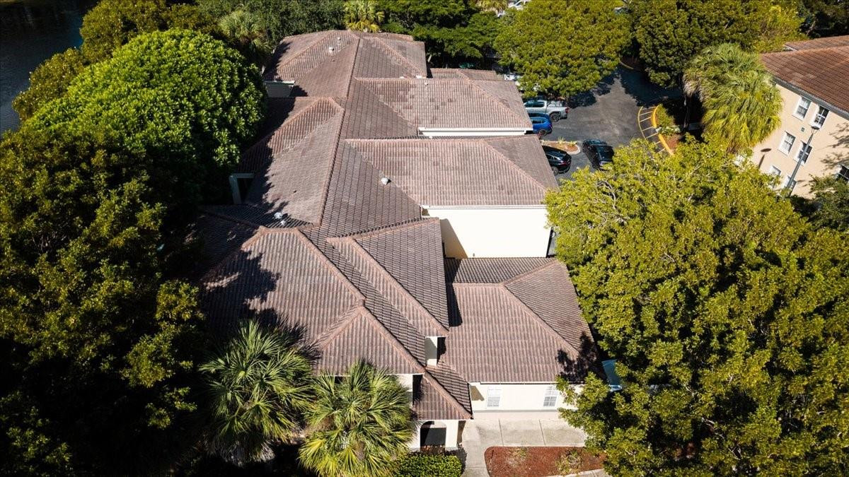 2452 Centergate #202, Miramar FL 33025