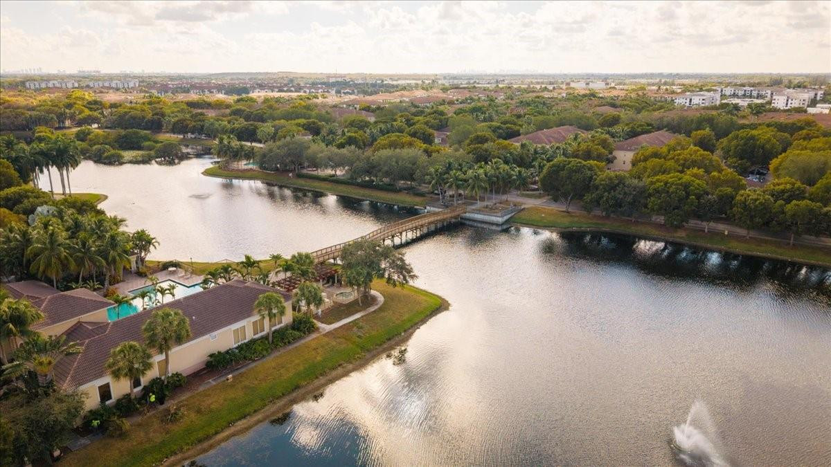 2452 Centergate #202, Miramar FL 33025