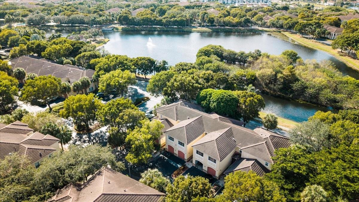 2452 Centergate #202, Miramar FL 33025