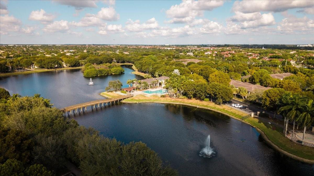 2452 Centergate #202, Miramar FL 33025