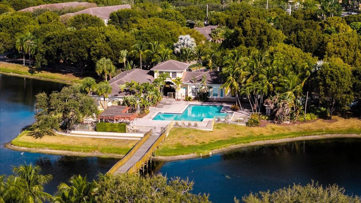2452 Centergate #202, Miramar FL 33025