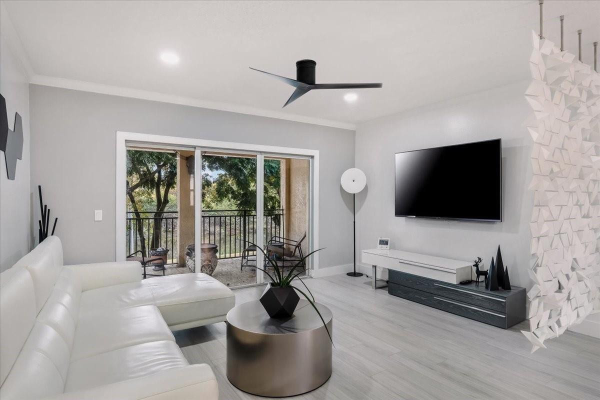 2452 Centergate #202, Miramar FL 33025