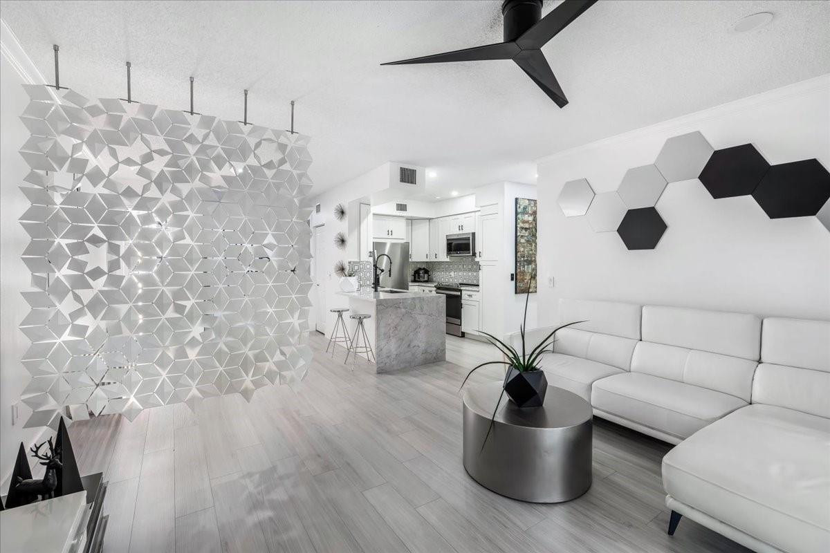 2452 Centergate #202, Miramar FL 33025