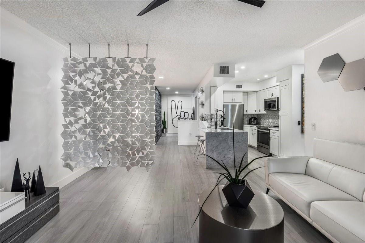 2452 Centergate #202, Miramar FL 33025