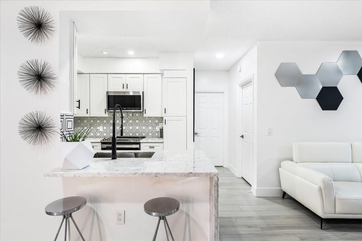 2452 Centergate #202, Miramar FL 33025