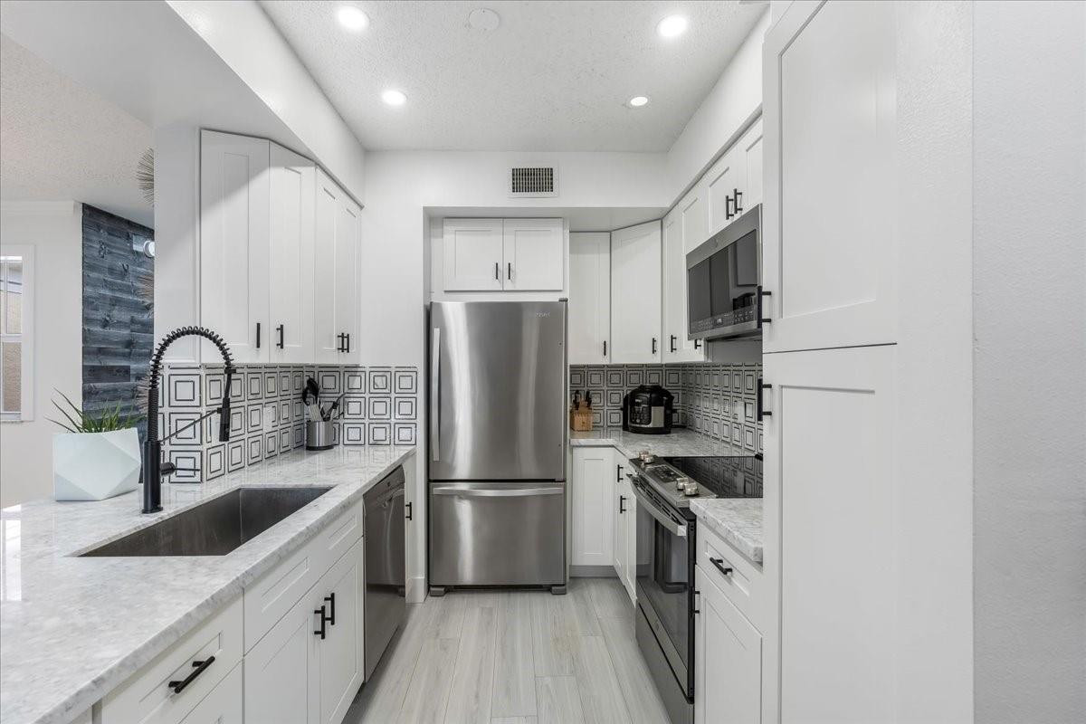 2452 Centergate #202, Miramar FL 33025
