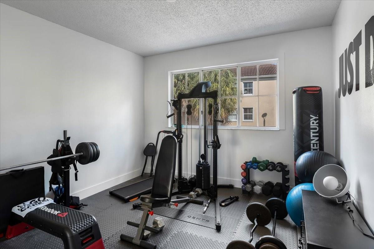 2452 Centergate #202, Miramar FL 33025