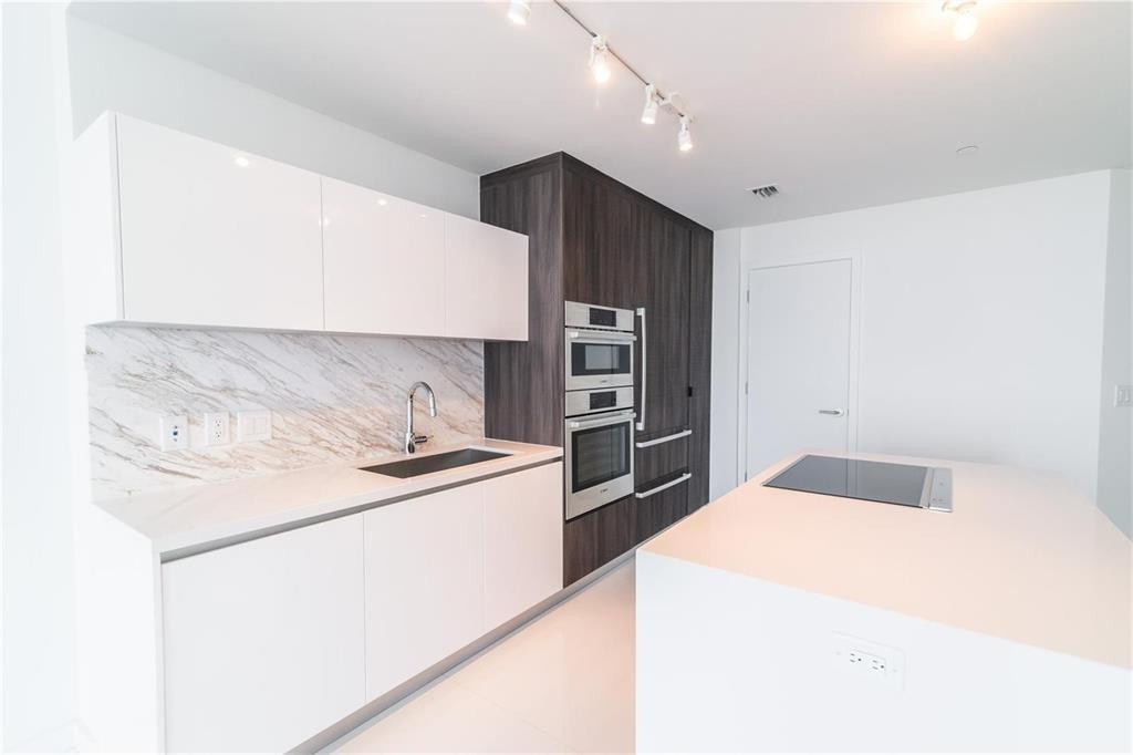 851 NE 1st #3500, Miami FL 33132