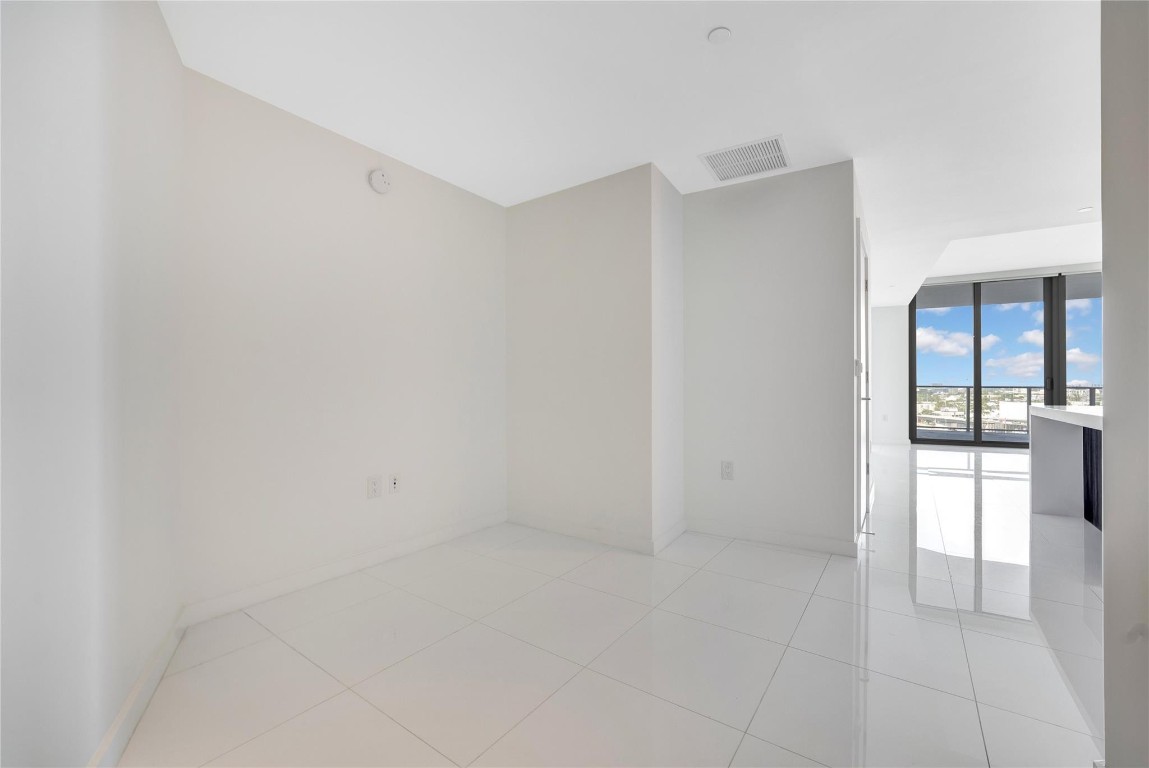 851 NE 1st #3500, Miami FL 33132