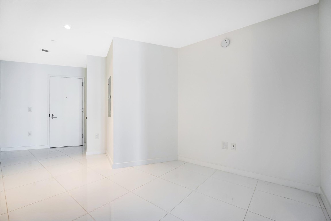 851 NE 1st #3500, Miami FL 33132