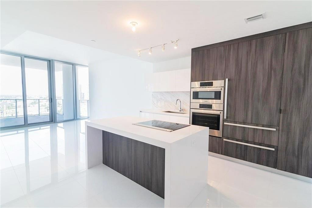 851 NE 1st #3500, Miami FL 33132